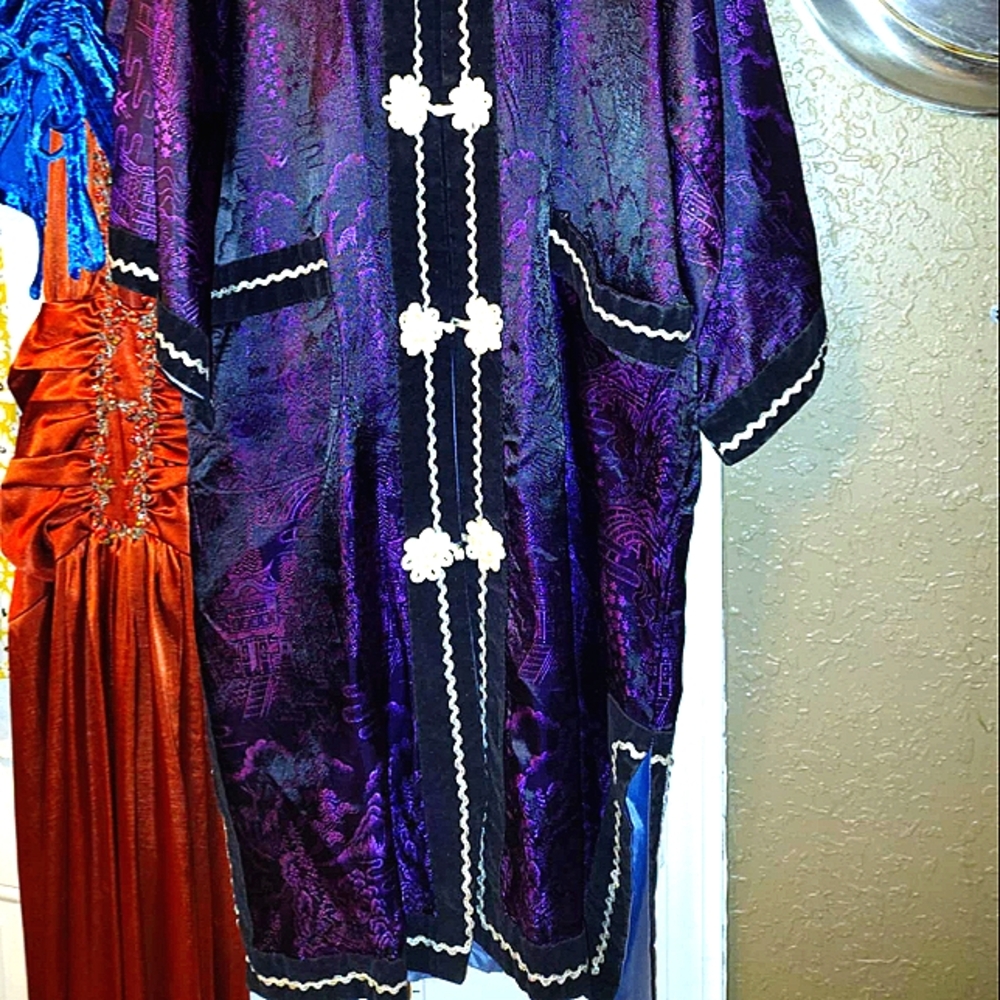 70's Kimono Royal Purple Embroidered Flowers Medium - Picture 5 of 16